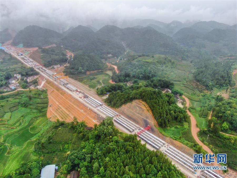 (經(jīng)濟(jì))(1)遵余高速預(yù)計(jì)年底建成通車(chē)
